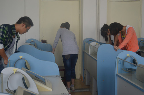  91短视频
组织学生开展“劳动日”卫生大扫除